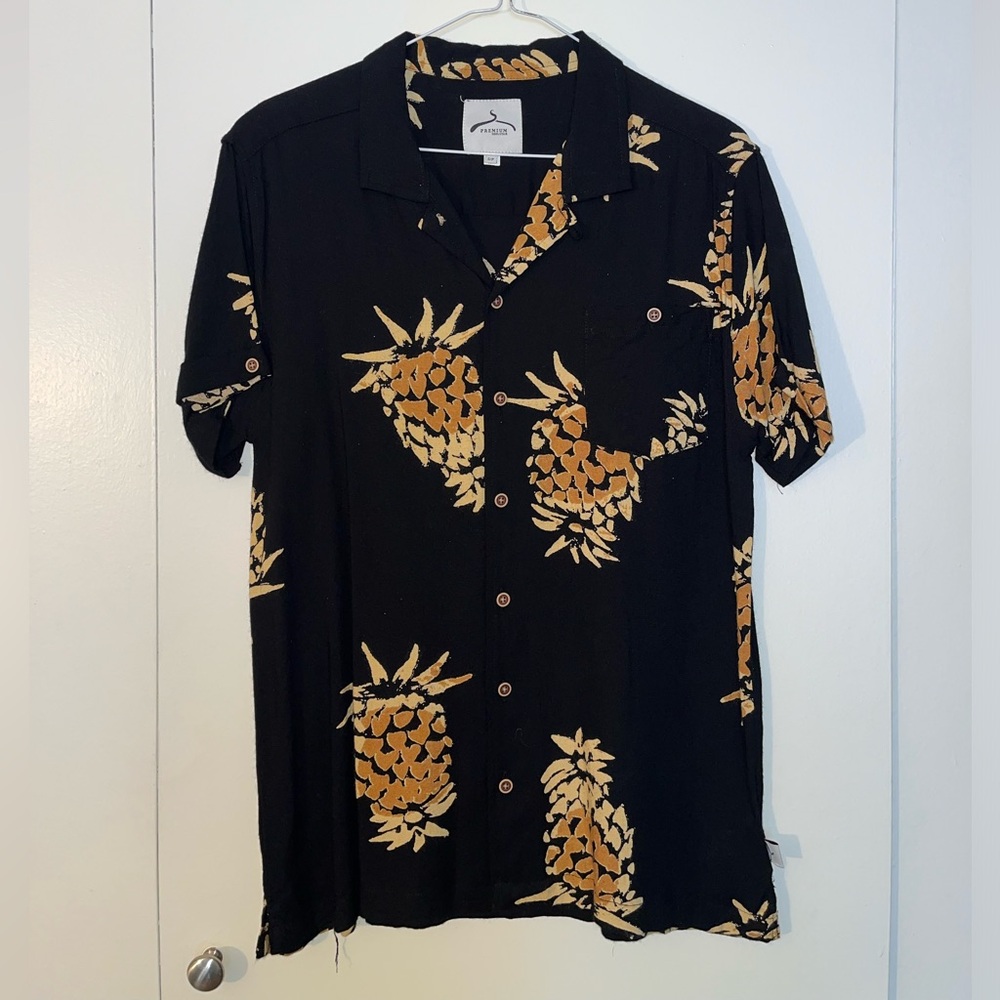 Soulstar Premium Camp Collar Shirt Black and Gold Pineapple Pattern Small